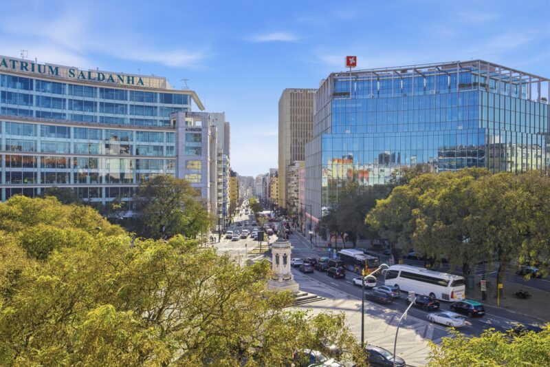 Elegância e Centralidade Absoluta – T3 de Prestígio na Praça Duque de Saldanha